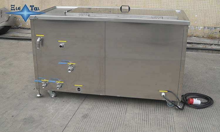 用什么來清洗發(fā)動機零件的積碳？