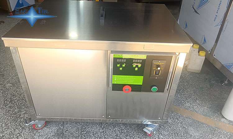 超聲波清洗機(jī)廠家｜潔泰：每天花費(fèi)半小時(shí)手工除垢？換它，泡一泡就干凈